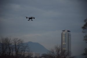 高崎市役所とドローン
